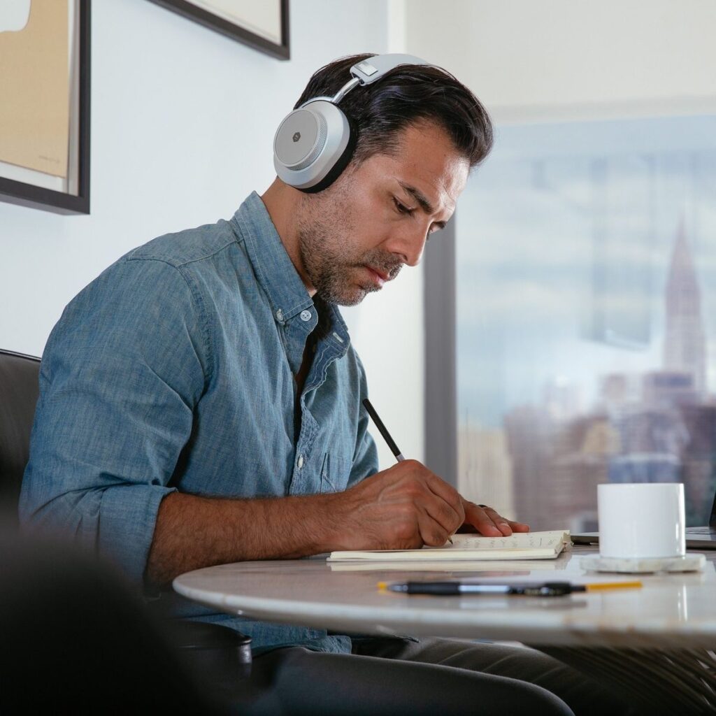 استفاده از هدفون در محیط کار