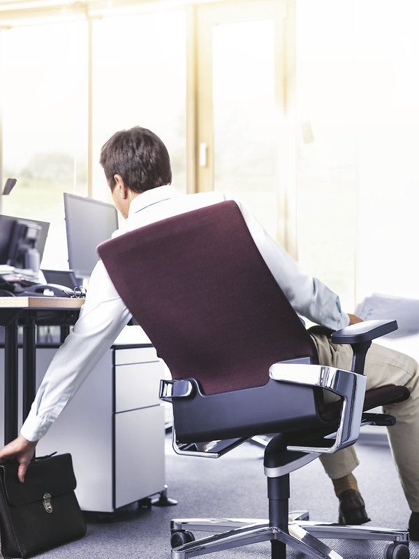 حرکت چرخ های صندلی اداری