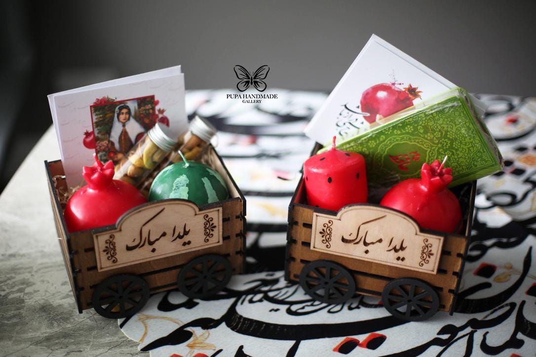 تزیین میز اداری برای یلدا