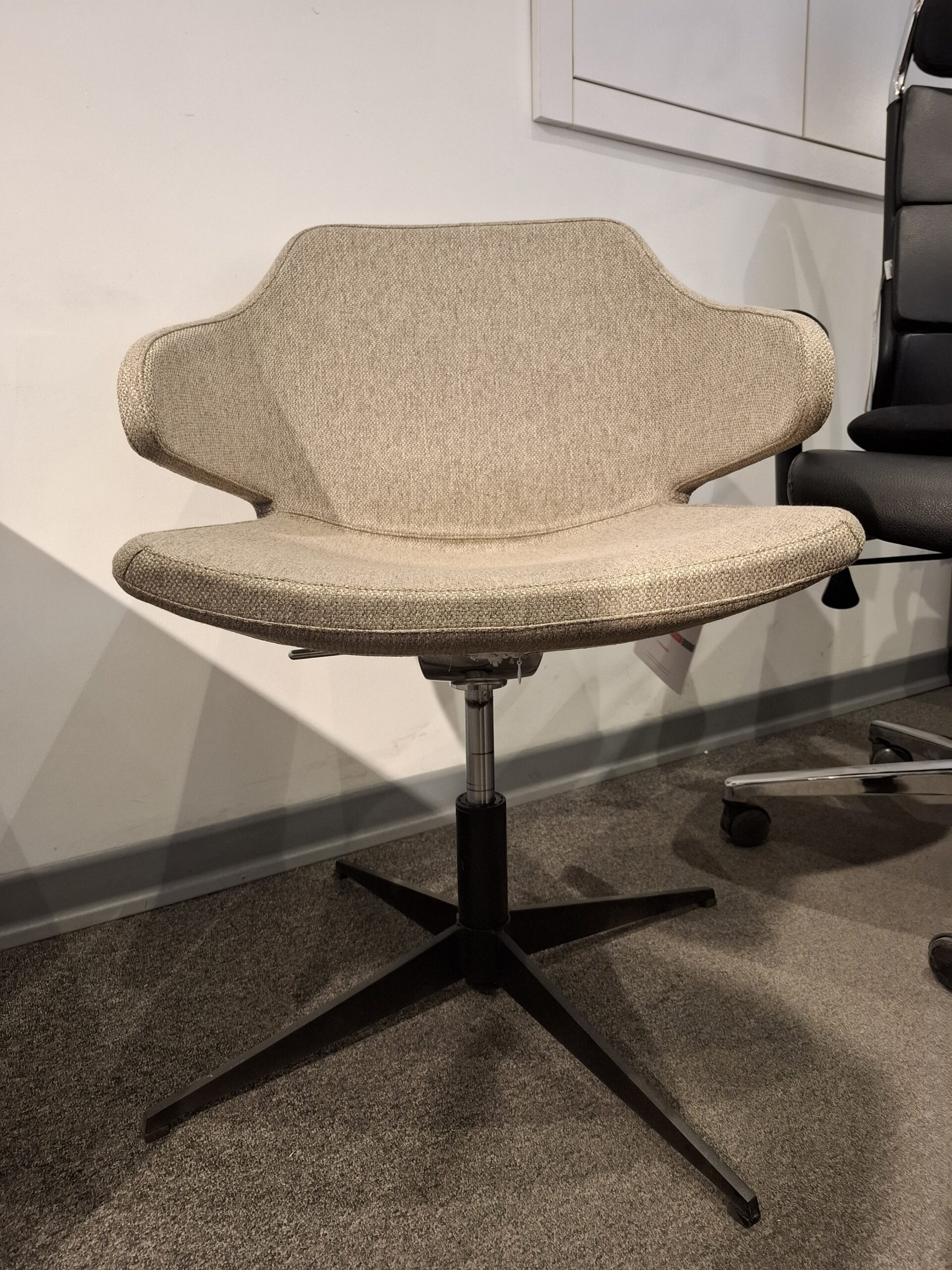 صندلی لیو Q65