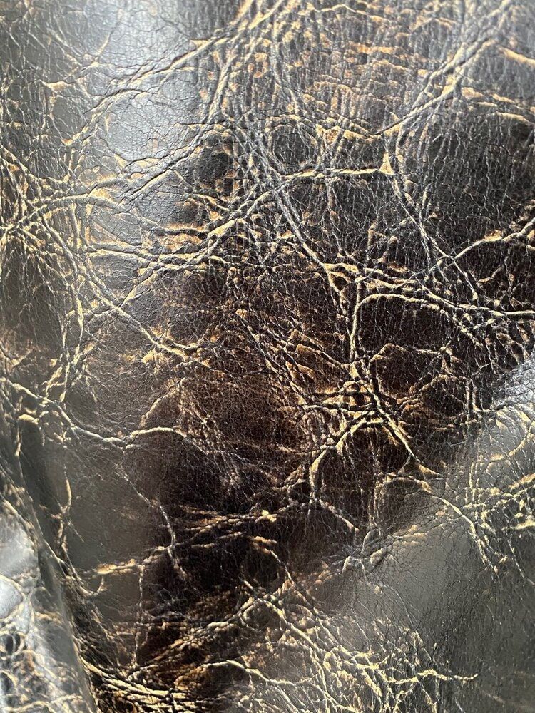 اثر شوینده الکل بر مبلمان اداری چرم